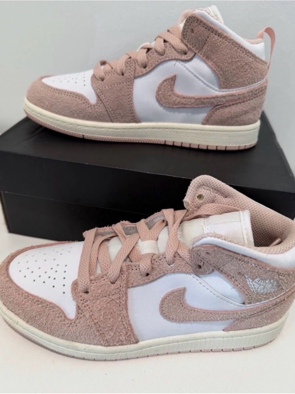 Air Jordan 1 Mid SE “Legend Pink” Kids 2 Y New FN7493 161